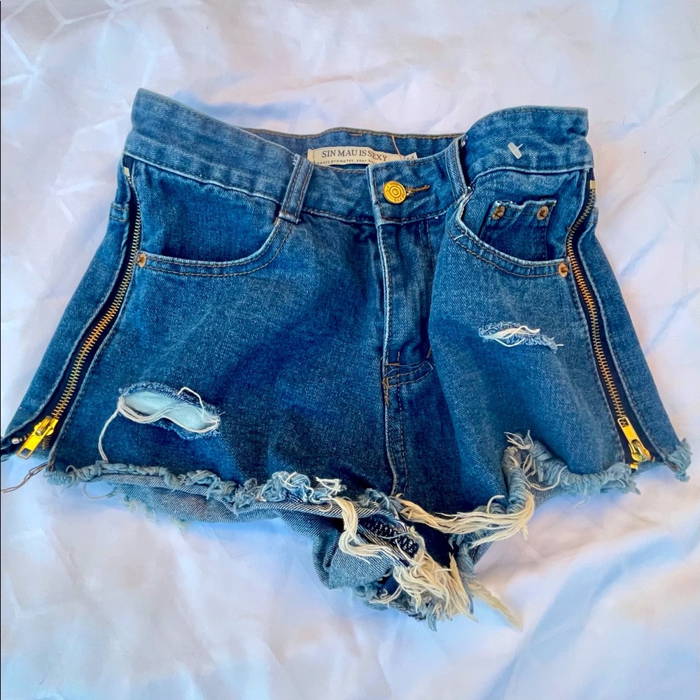 Zipper shorts